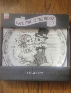 Brand New Set Of 4 Halloween Dinner Plates