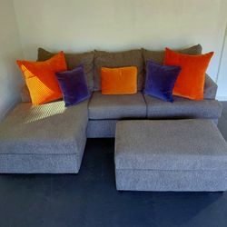 FREE DELIVERY!!! 
Broyhill Furniture:
Beautiful Grey 3 Piece Sectional w/Ottoman!!!