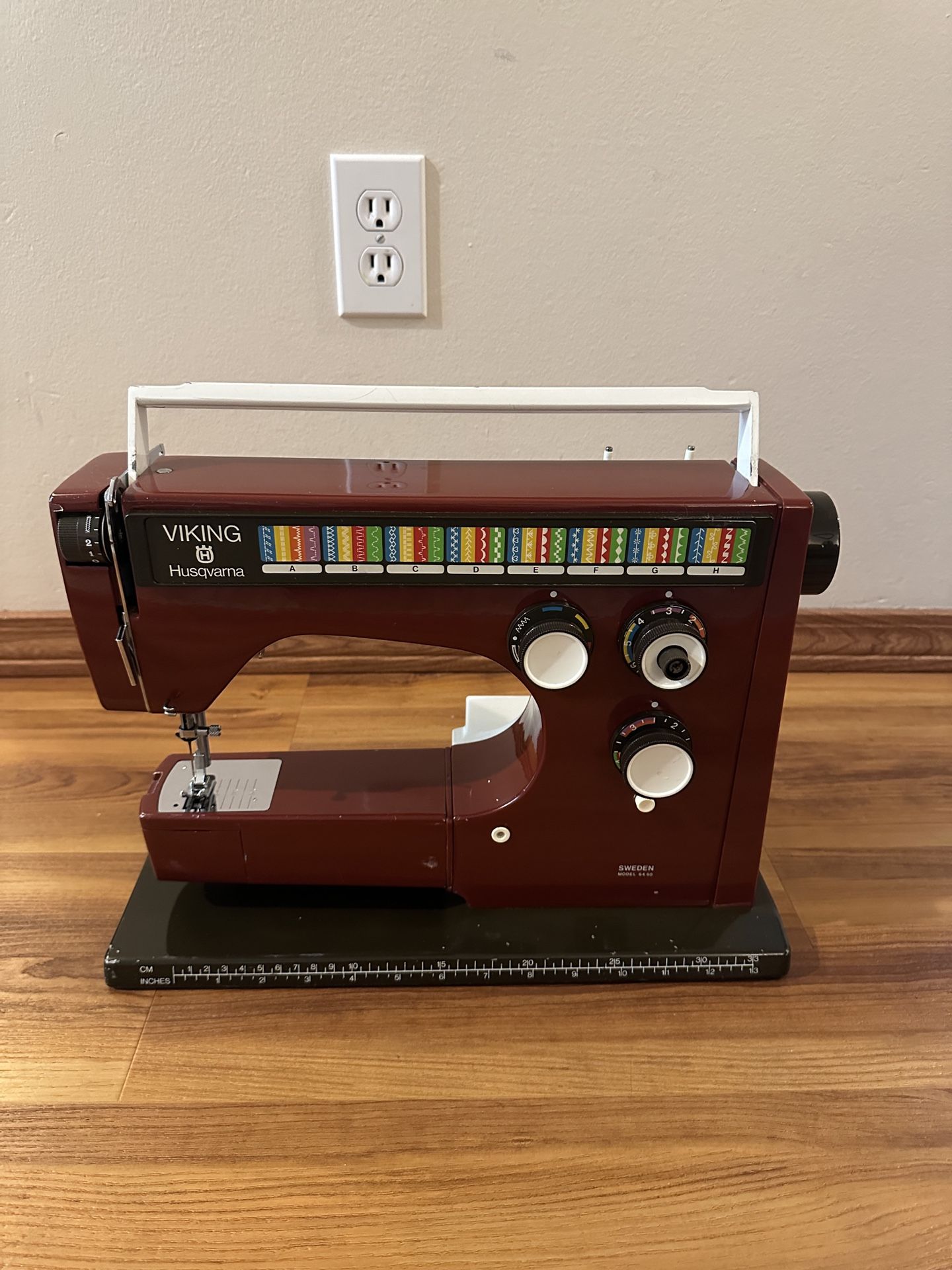 Husqvarna Viking 6460 Sewing Machine