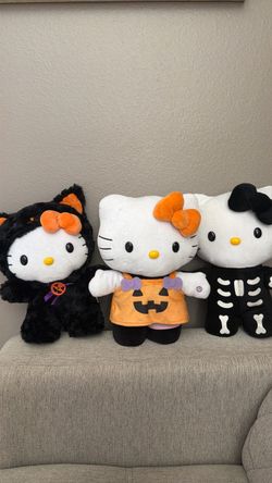 Set of three dancing Hello Kitty figures, great condition, smoke-free home.