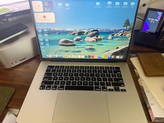 Apple MacBook Air 15-inch (Model A3241) with Box & Charger