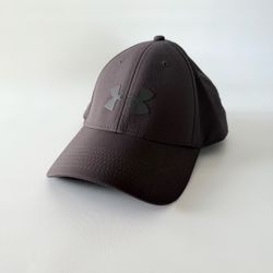 Under Armour Dark Gray Men’s Baseball Cap M/L size Solid Polyester Canvas