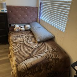 Girls Twin Bed With Pink Tufted Headboard 