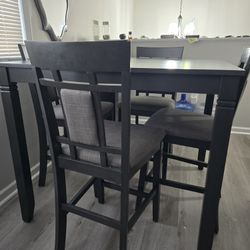 Dinning Table + 4 Chairs 