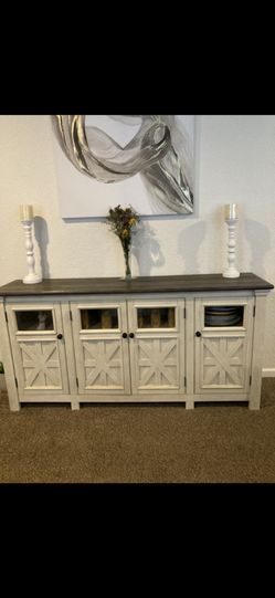 Selling TV console like new