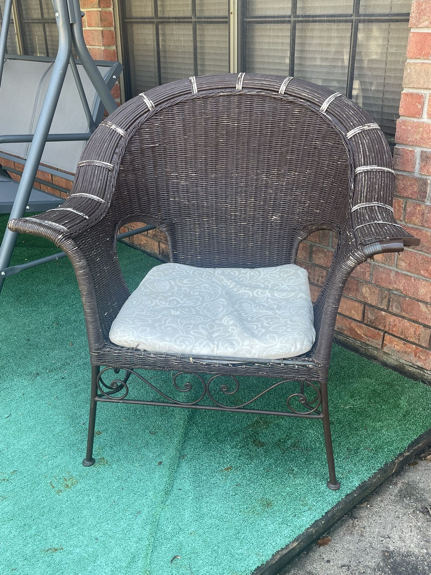 Wicker Patio Chair with Cushion