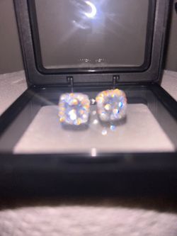 Mossanite Halo Stud Earrings✨
