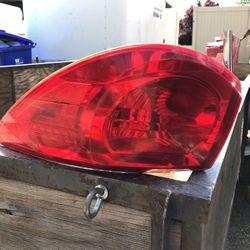 Used driver side Tail light Chevrolet travers 2009