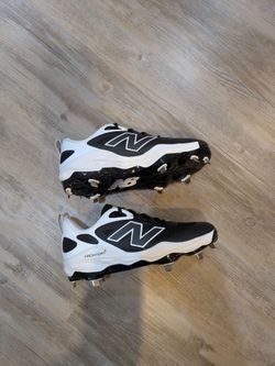 New Balance Women's Fresh Foam X VELO v4 Molded Softball Cleats