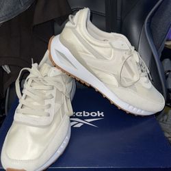 MENS REEBOK SHOES SIZE 10.5 