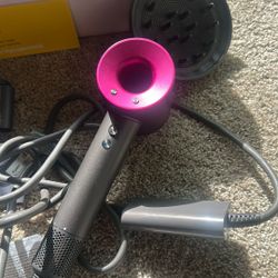 Dyson Supersonic Hairdryer + Storage case