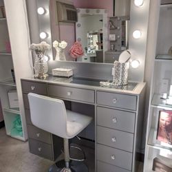 Vanity Silver Gray 