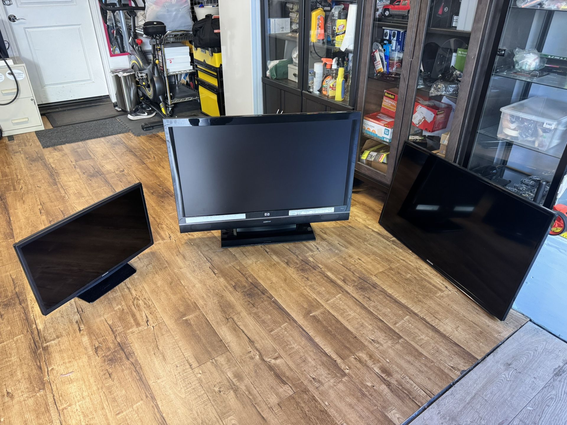 3 TVs 