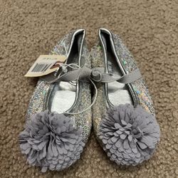 new girls shoes (size 6)
