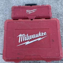 Milwaukee 2676-23 M18 Forcelogic 10-ton Knockout tool 1/2" to 4" Kit