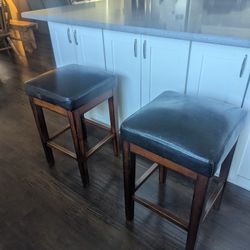 2 Counter High Stools