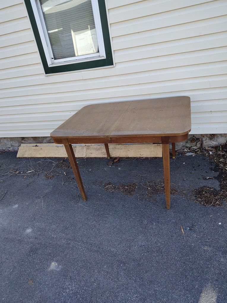 Kitchen.Table.