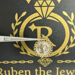 10k GOLD LION HEAD PENDENT - JEWELRY 