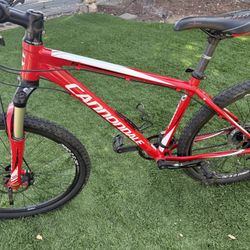Bicycle Cannondale Mountain Bike 