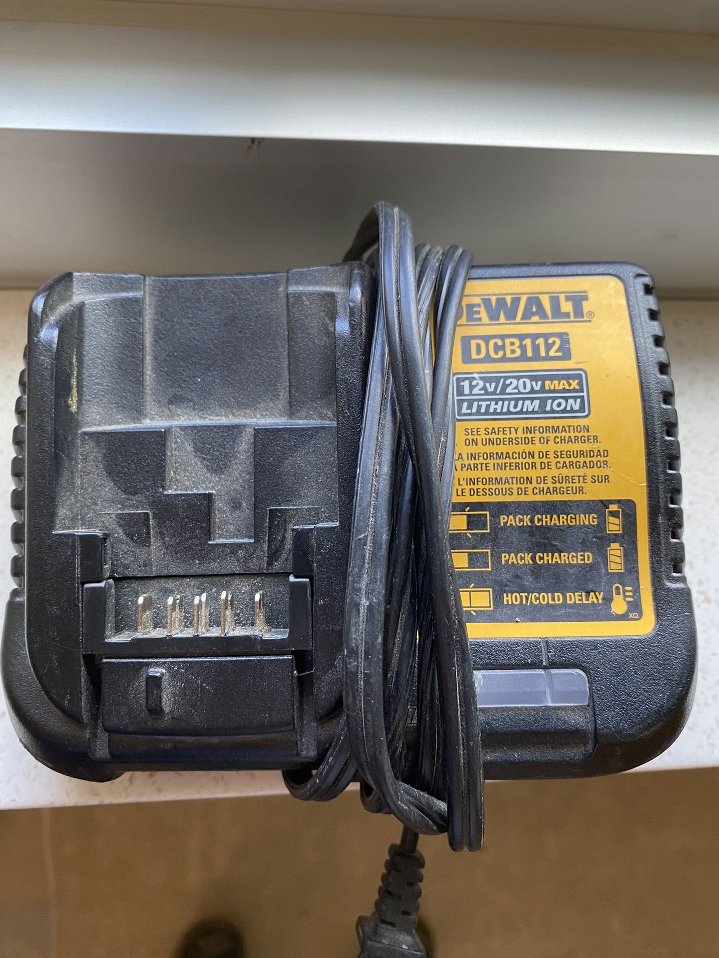 Dewalt 12v / 20v Max Charger
