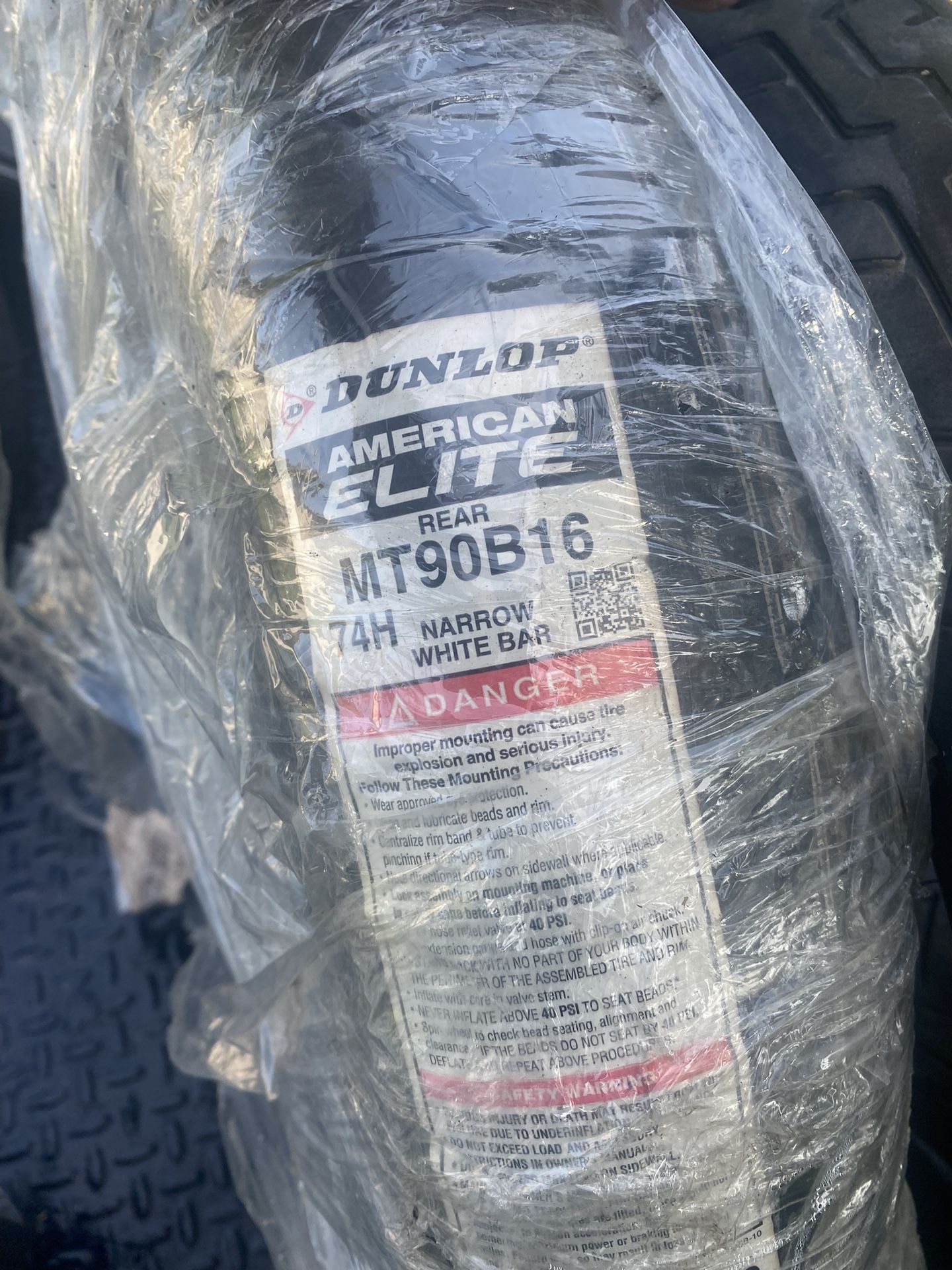 Motorcycle tire
