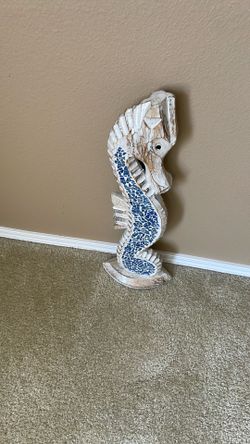 Decorative Mosaic Seahorse Statue – Coastal Beach Style