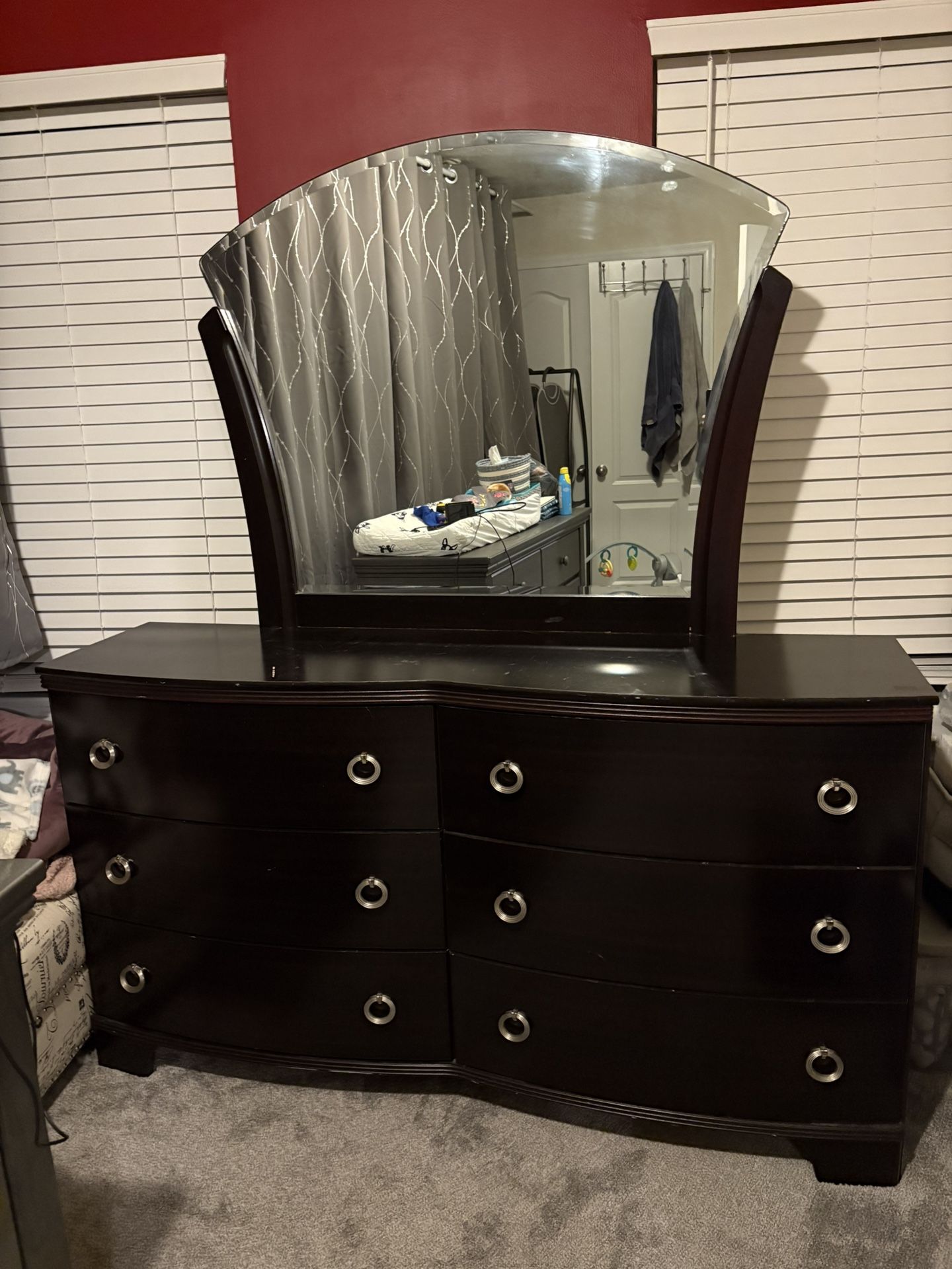 Dresser With Mirror