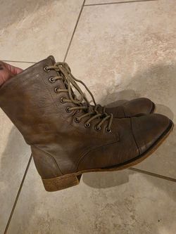 Combat boots