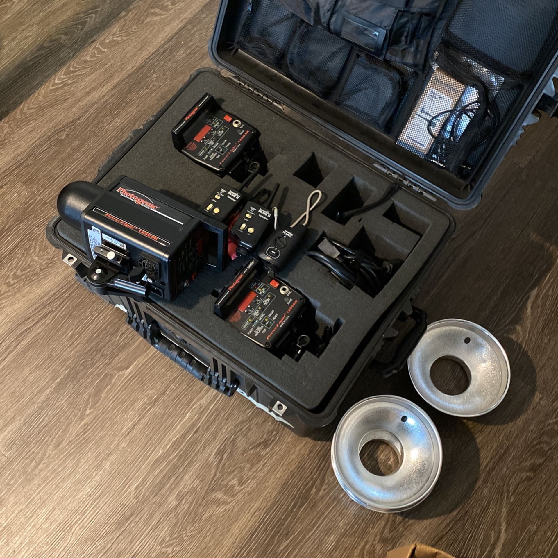 Photogenic 1250 DR Flashes Studio Setup With Pelican 1620 Hard Case Lights Flash