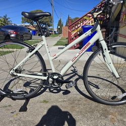 Specialized Hybrid Bike 53cm
Excellent Condition Ready to Ride