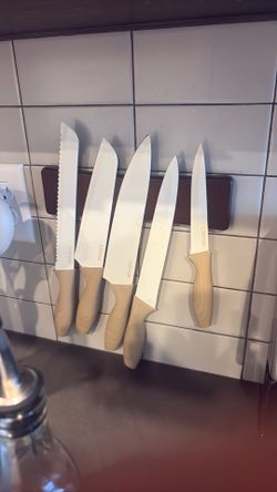 NEEDS TO GO - KNIFE SET