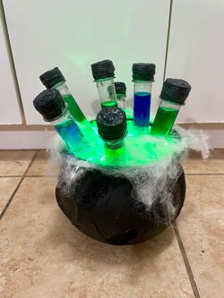 HALLOWEEN PROP/ DECOR