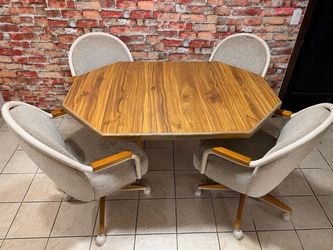 Retro-style dining set