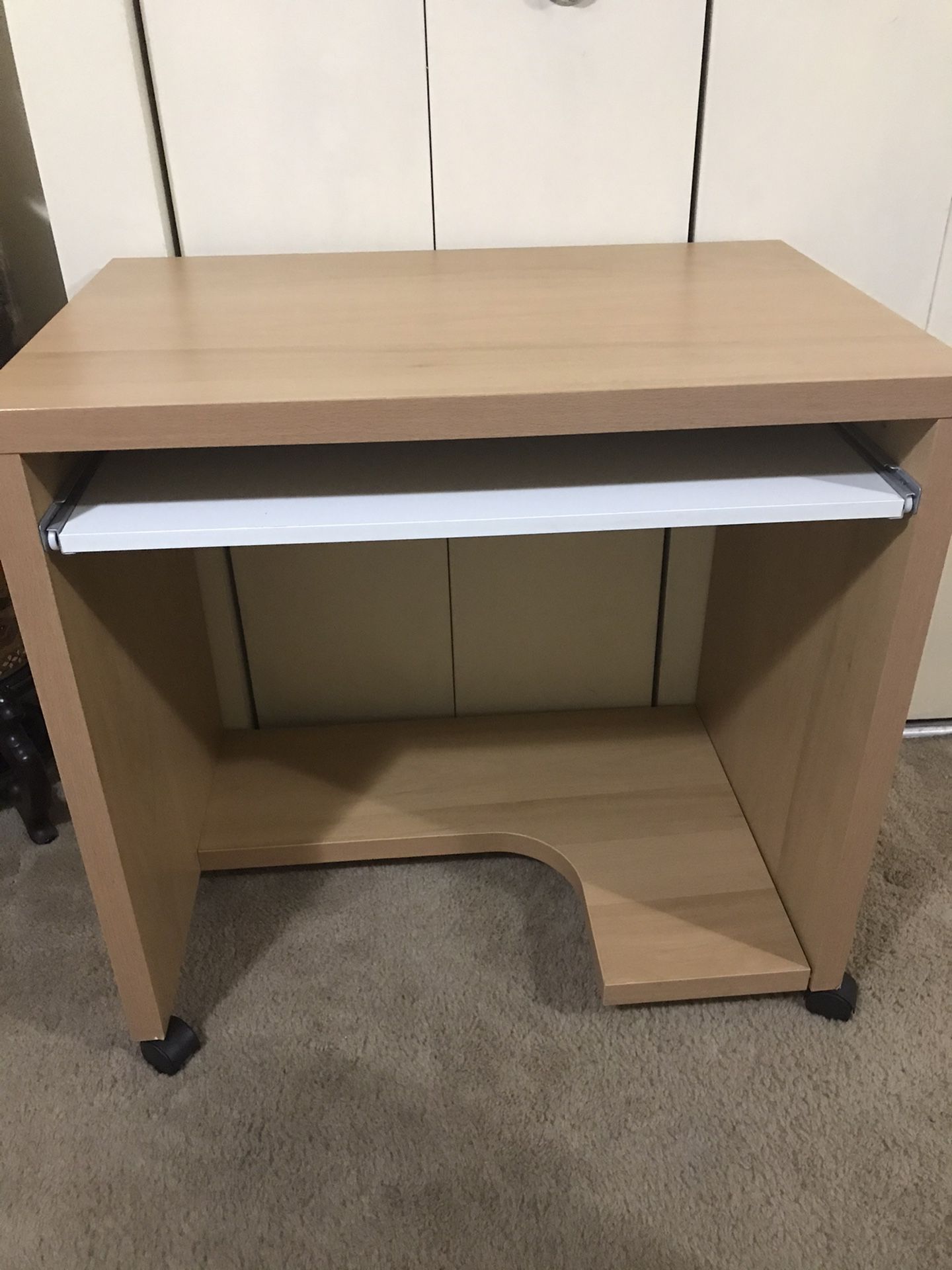 Still available 30x30” office computer desk pick up in Gaithersburg md20877