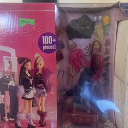 2004 Mattel Barbie Fashion Show Mall  Playset  Brand New
