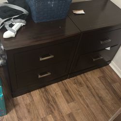 2 Wooden Nightstands