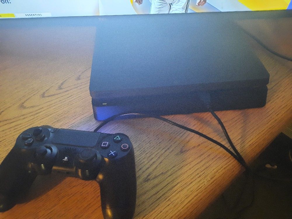 PlayStation 4 SLIM