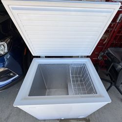 Floor freezer 5.1 cubic foot Hotpoint HHM5SM