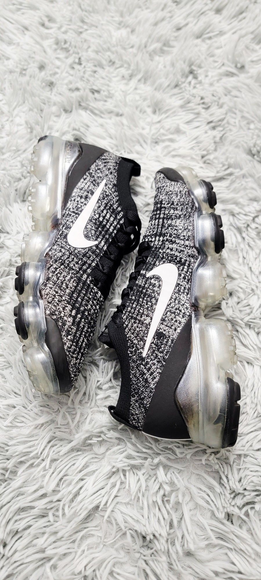 Size 8.5 Women's Nike Air Vapormax Flyknit 3 “Oreo” Black White AJ6910-001.