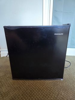 Frigidaire Mini Fridge Black