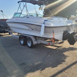 Chaparral 2335 Sport V8 Bow Rider Boat
