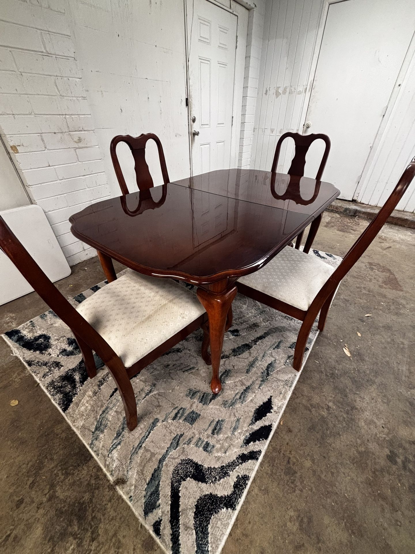 Dining Collection w/ 4 chairs and optional side table