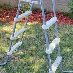 Pool Ladder!
