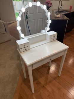 Kids vanity with lights