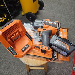 RIDGID 18V 1/2 " BRUSHLESS IMPACT WRENCH WITH A 8.0 BATTERY AND FAST CHARGER