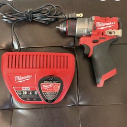 Milwaukee M12 FUEL Hammer Drill / Driver, Battery, and Charger