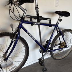 Trek 830 Mountain Bike