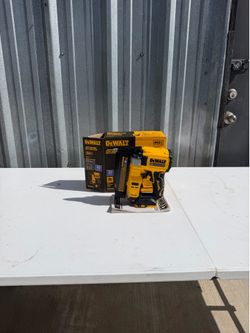 DEWALT ATOMIC 20V MAX 23 GA Pin Nailer