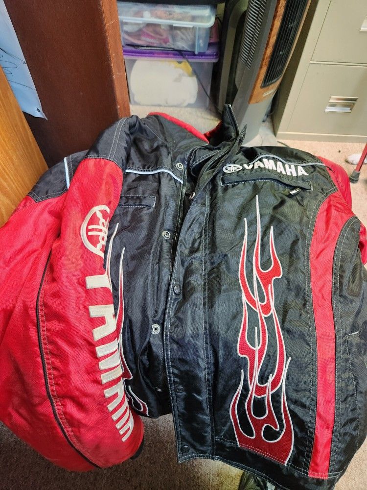 USED YAMAHA SNOWMOBILE JACKET AND GLOVES XXL