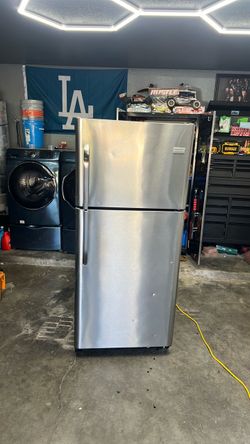 Frigidaire Stainless Steel Top-Freezer Refrigerator